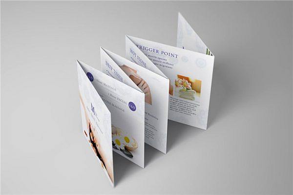 七折页方形迷你小册子印刷品样机 PSD设.
